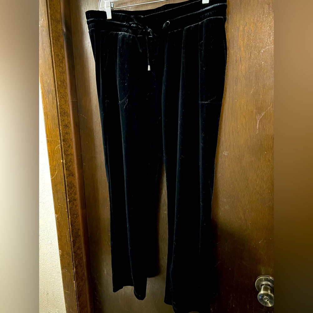 Torrid black crushed velvet active pants, NWT